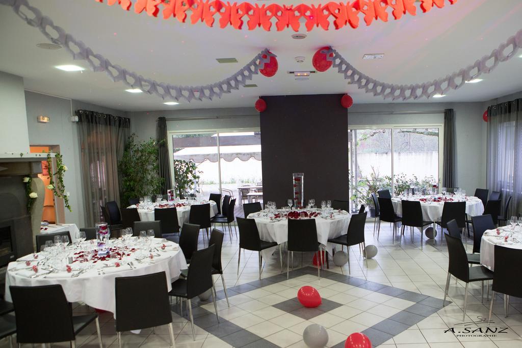 Logis Hotels - Le Pont Bernet - Hotel 2 Etoiles Et Restaurant Le Pian-Médoc Kültér fotó