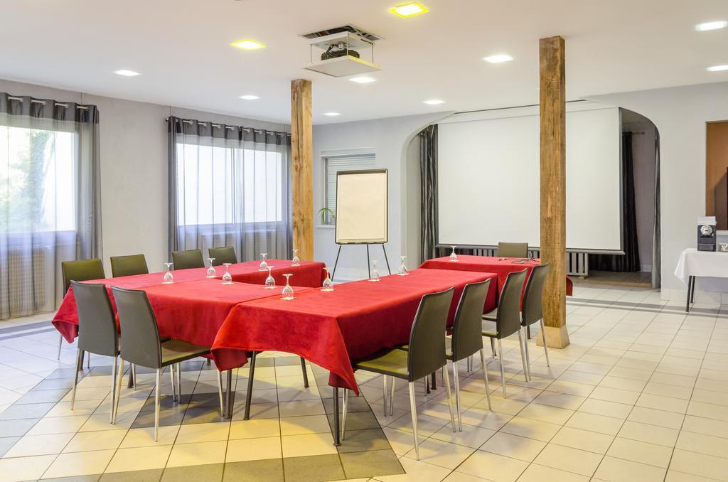 Logis Hotels - Le Pont Bernet - Hotel 2 Etoiles Et Restaurant Le Pian-Médoc Kültér fotó